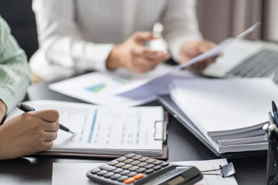 CPA-Helping-a-Business-Owner-with-their-tax-preperation