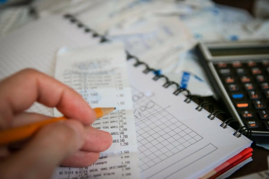 Hand over receipt on desk
